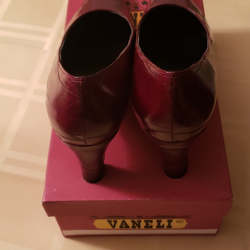 Shoes - Picture 3 of 4